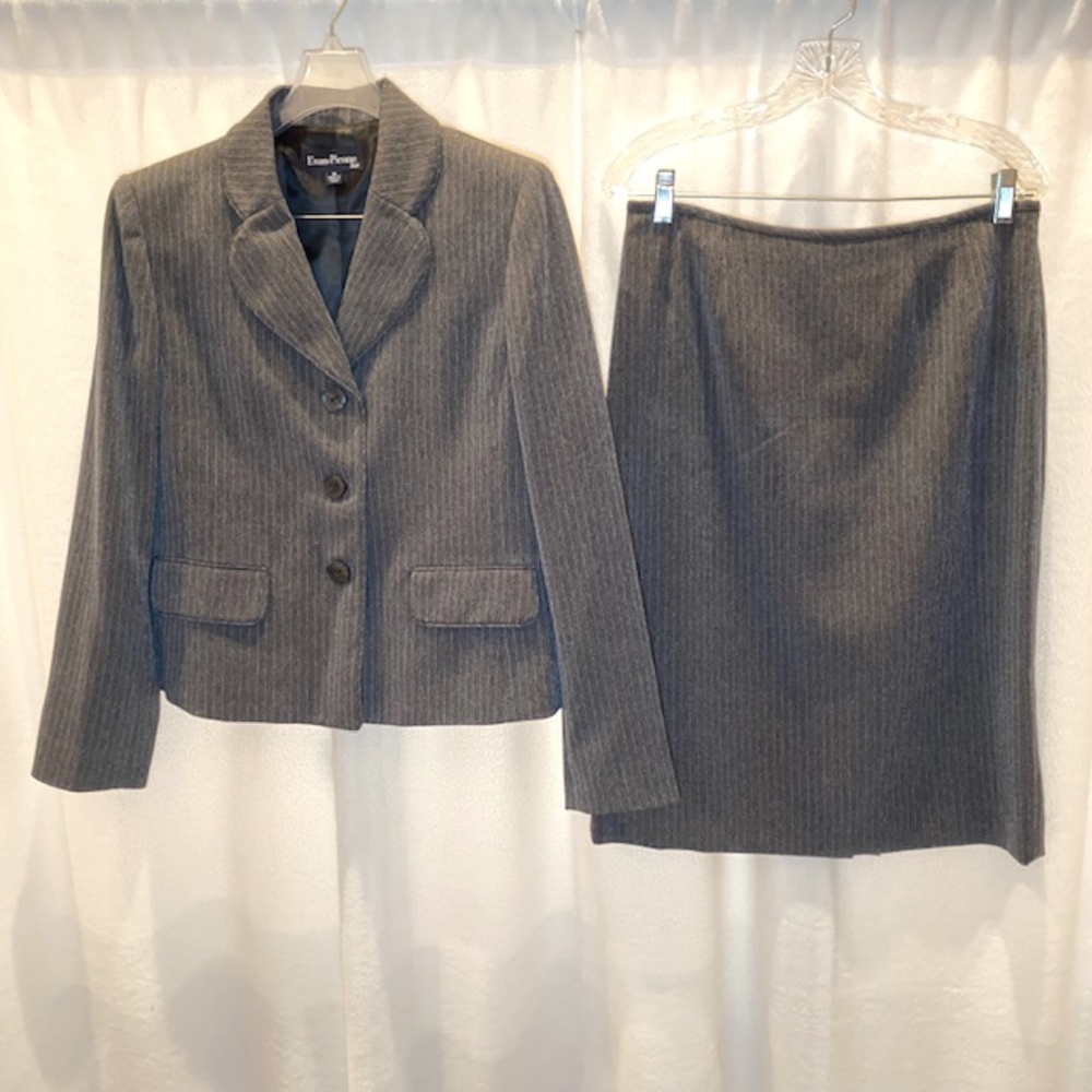Evan Picone Charcoal Gray Pinstripe 2pc Suit Size 10